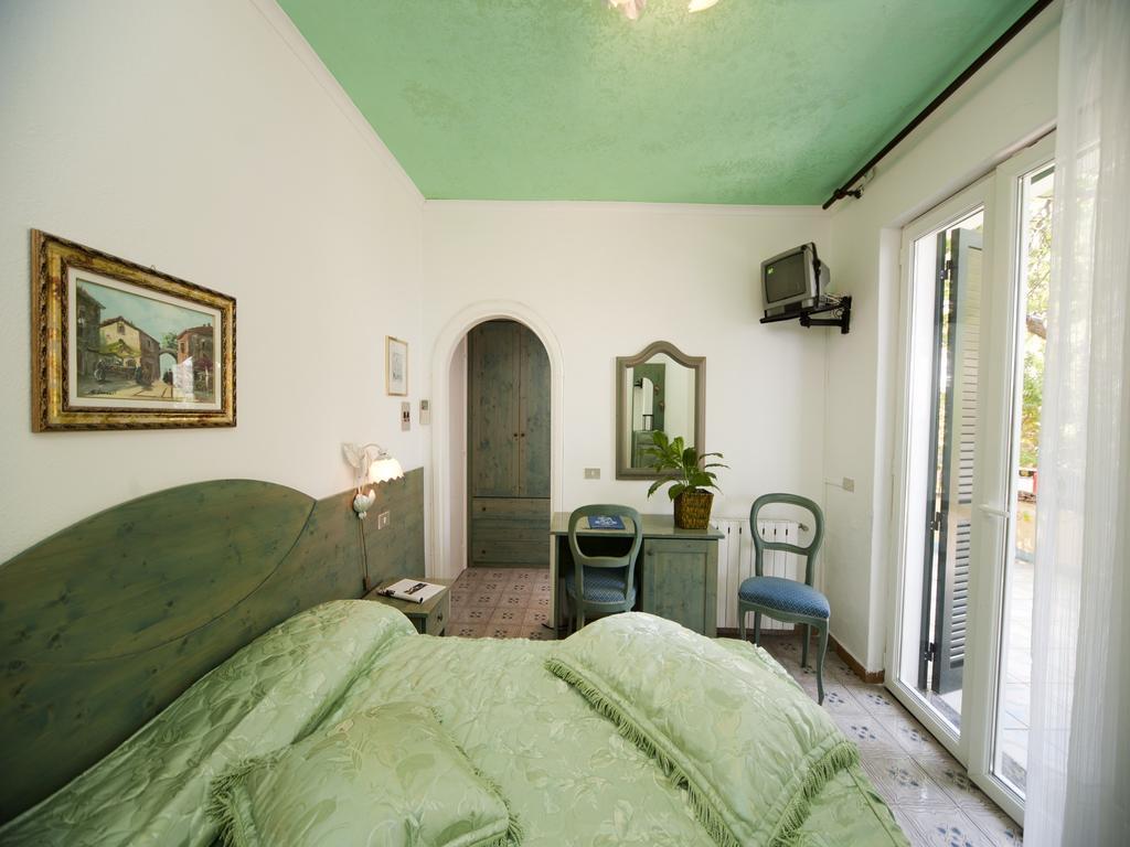 Hotel Giardino Delle Ninfe E La Fenice Ischia Bagian luar foto